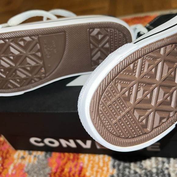 Converse - Picture 3 of 4